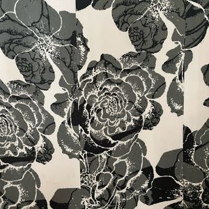 Banana Republic Silk Knee Length skirt- great condition